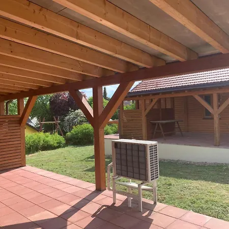Greenliving Haus, 82qm Ferienhaus Nyaraló *